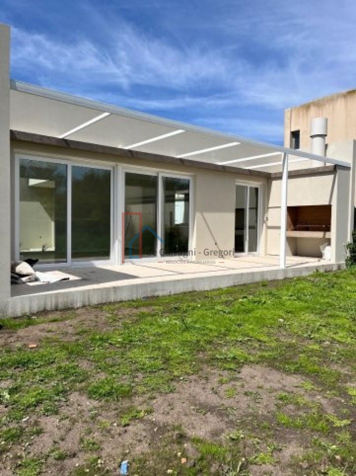 Casa a estrenar en Barrio Golf