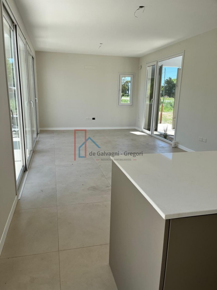 Casa a estrenar en Barrio Golf